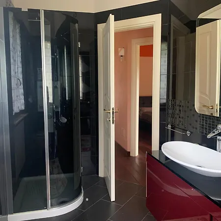 Willa Remarkable 6 Bedrooms Villapiemonte With Land Cerrione
